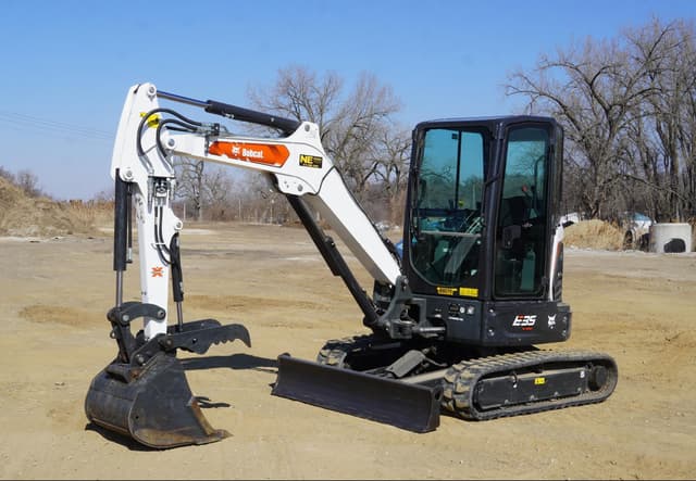 Image of Bobcat E35 equipment image 3