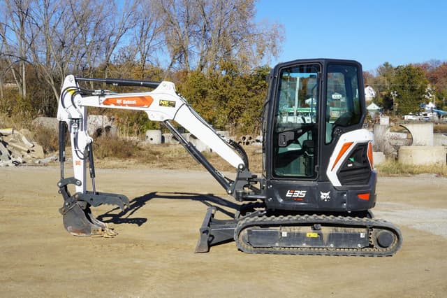 Image of Bobcat E35 equipment image 1