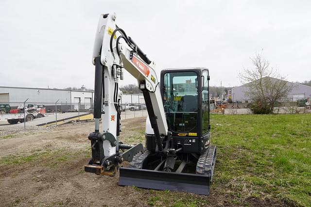 Image of Bobcat E35 equipment image 3