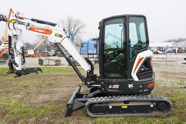 Image of Bobcat E35 equipment image 1