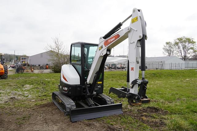 Image of Bobcat E35 equipment image 4