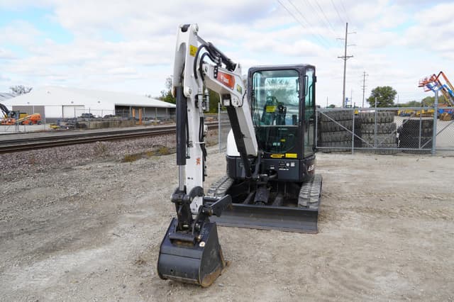 Image of Bobcat E35 equipment image 3