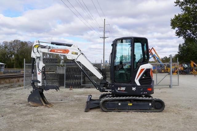 Image of Bobcat E35 equipment image 1