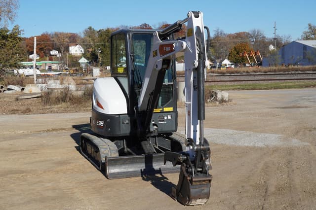 Image of Bobcat E35 equipment image 4