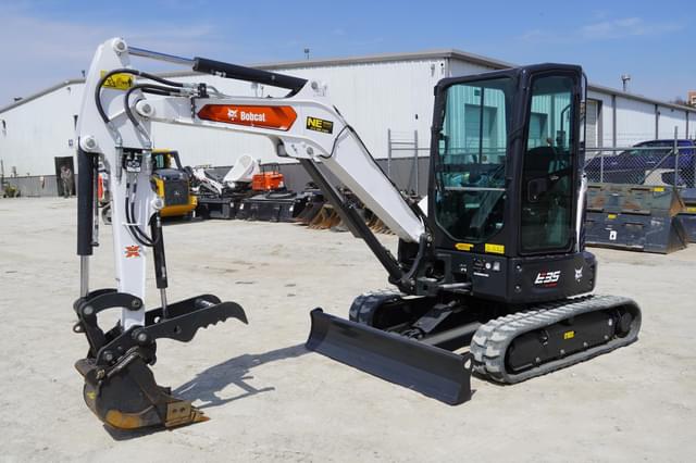 Image of Bobcat E35 equipment image 3