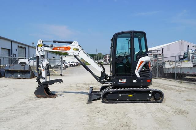 Image of Bobcat E35 equipment image 1