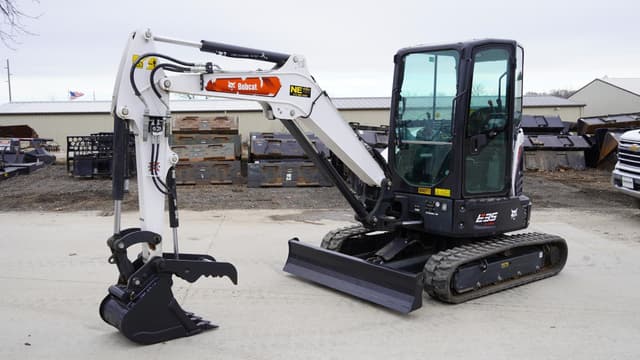 Image of Bobcat E35 R2 equipment image 2