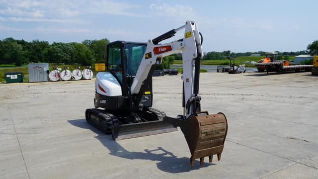 Image of Bobcat E35 equipment image 3