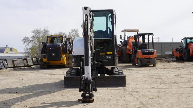 Image of Bobcat E35 equipment image 2