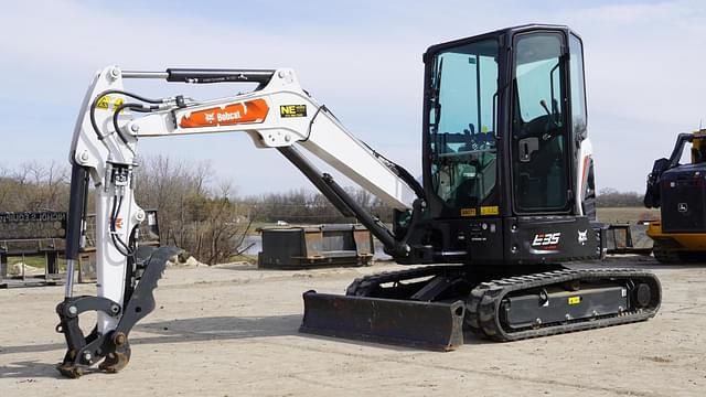 Image of Bobcat E35 equipment image 1