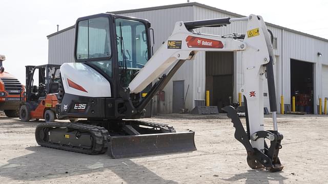 Image of Bobcat E35 equipment image 3
