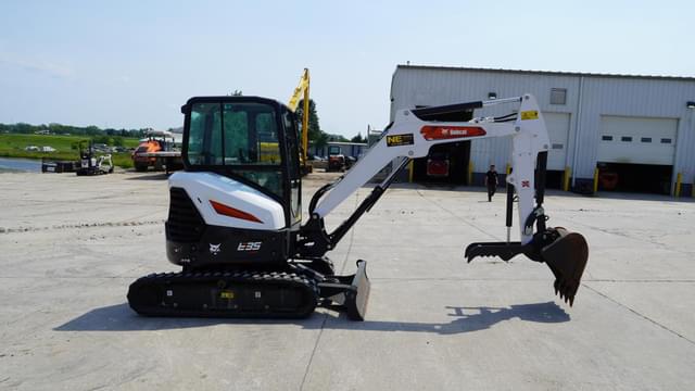 Image of Bobcat E35 equipment image 4