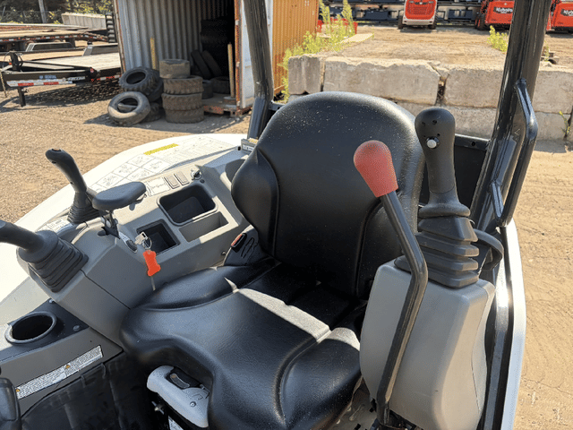 Image of Bobcat E38 equipment image 4