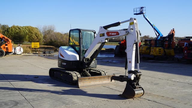 Image of Bobcat E55R2 equipment image 4