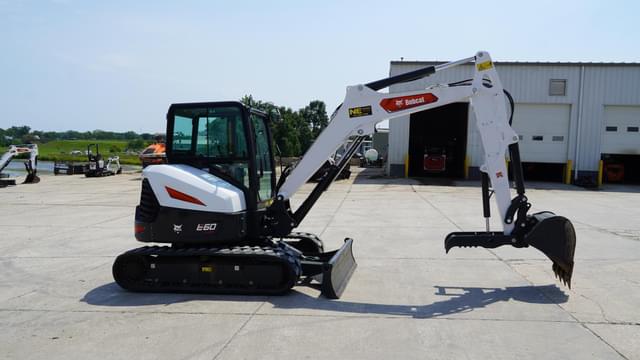 Image of Bobcat E60 equipment image 4