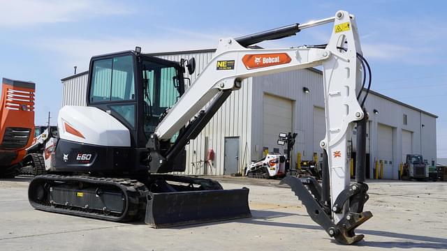 Image of Bobcat E60 equipment image 3