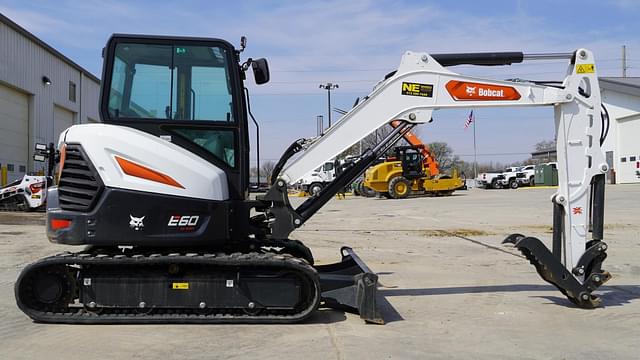Image of Bobcat E60 equipment image 4
