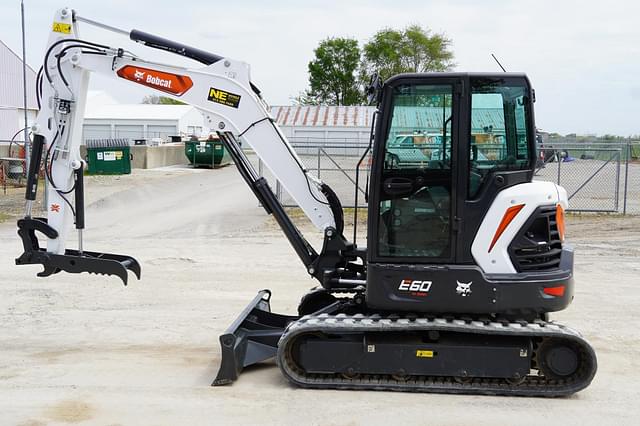 Image of Bobcat E60 equipment image 2