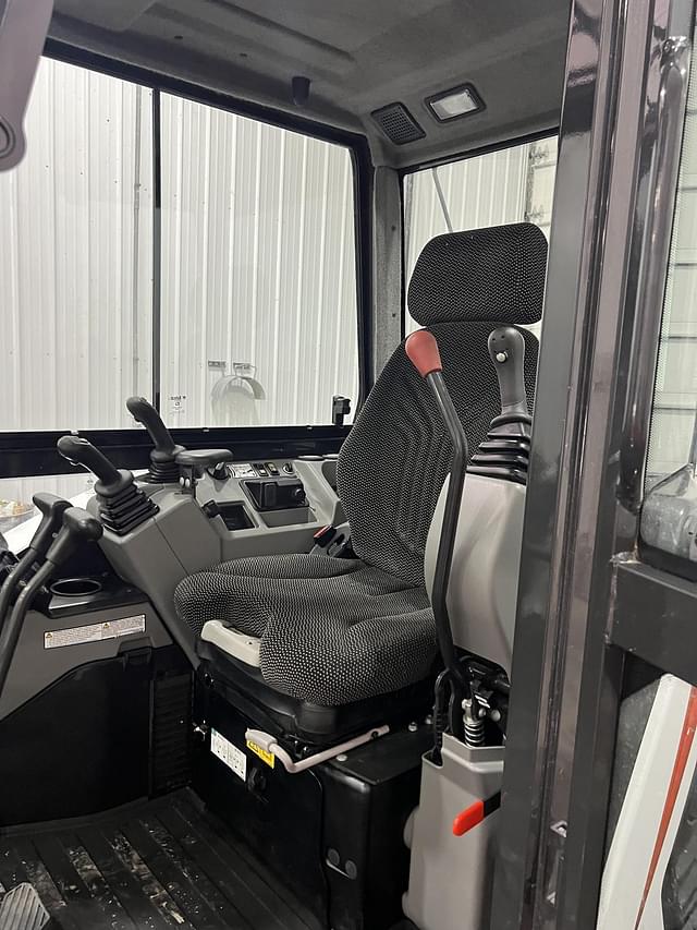 Image of Bobcat E60 equipment image 3