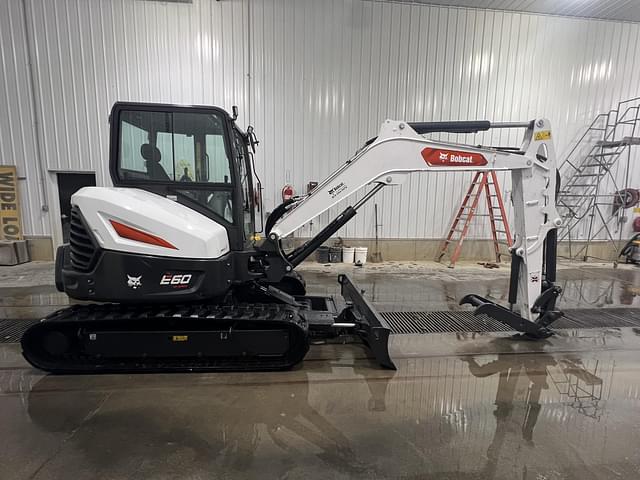 Image of Bobcat E60 equipment image 2