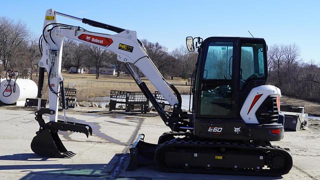 Image of Bobcat E60 equipment image 1