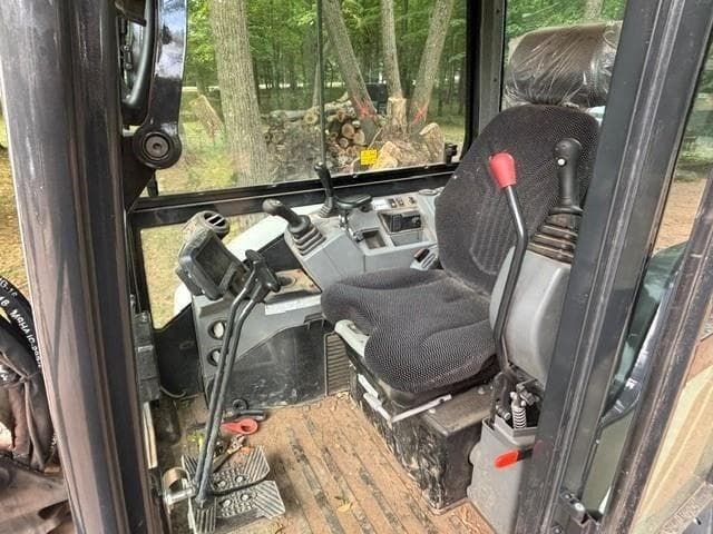 Image of Bobcat E60 equipment image 4
