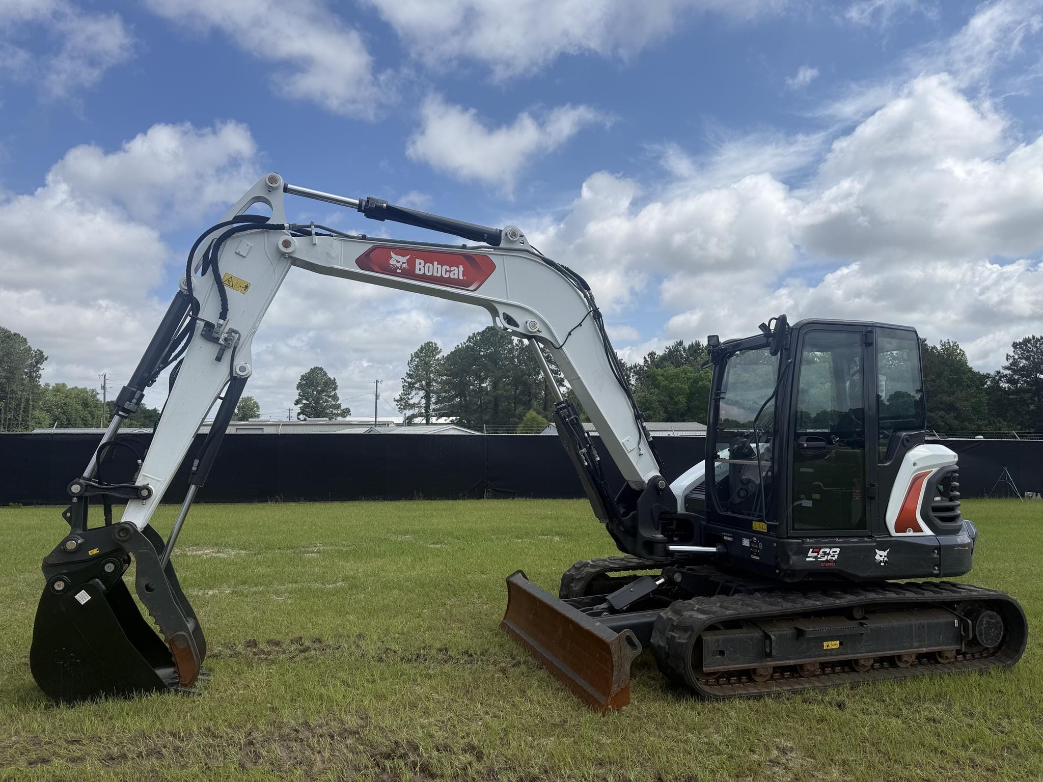 2024 Bobcat E88 Equipment Image0