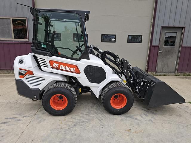 Image of Bobcat L28 equipment image 1