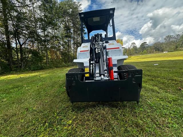 Image of Bobcat L28 equipment image 3