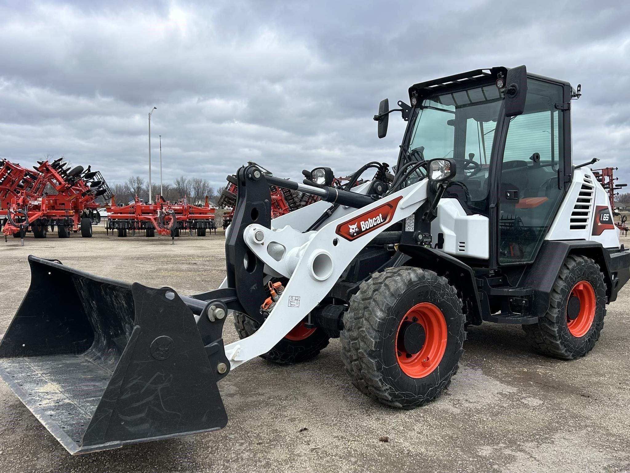 2024 Bobcat L65 Equipment Image0
