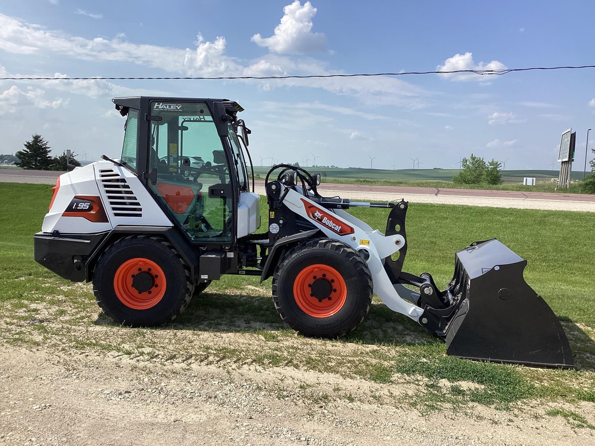 2024 Bobcat L95 Equipment Image0