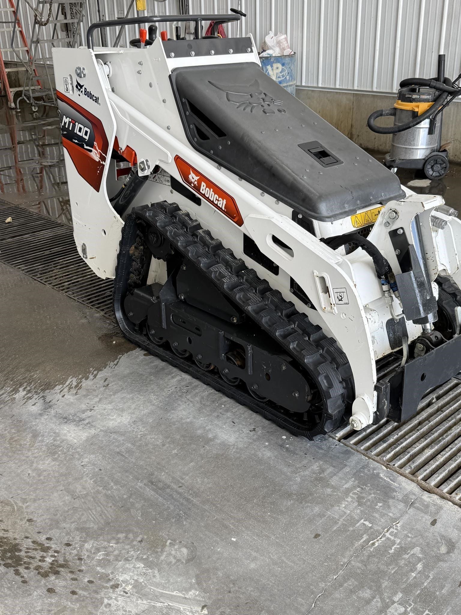 2024 Bobcat MT100 Equipment Image0