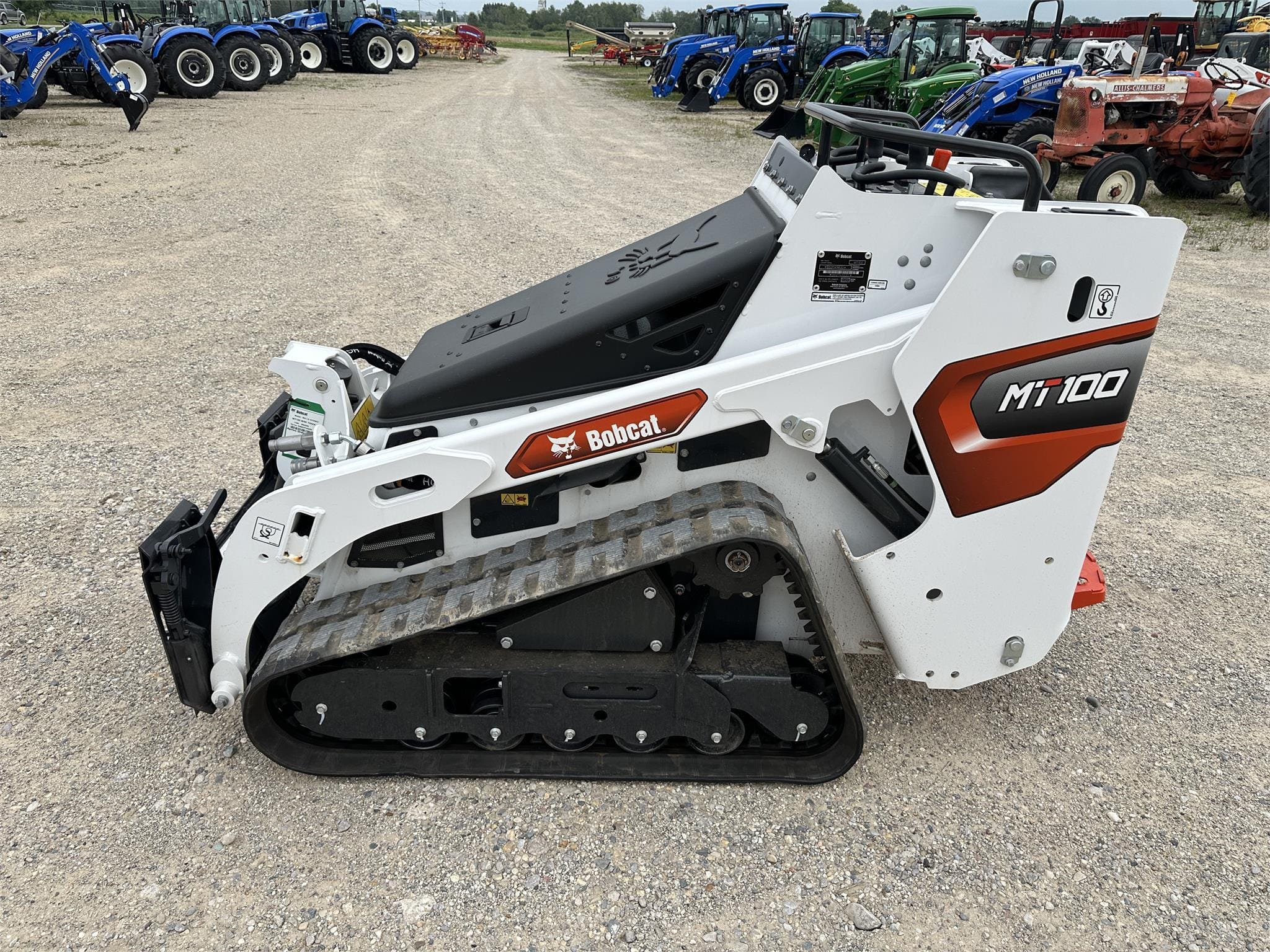 2024 Bobcat MT100 Equipment Image0