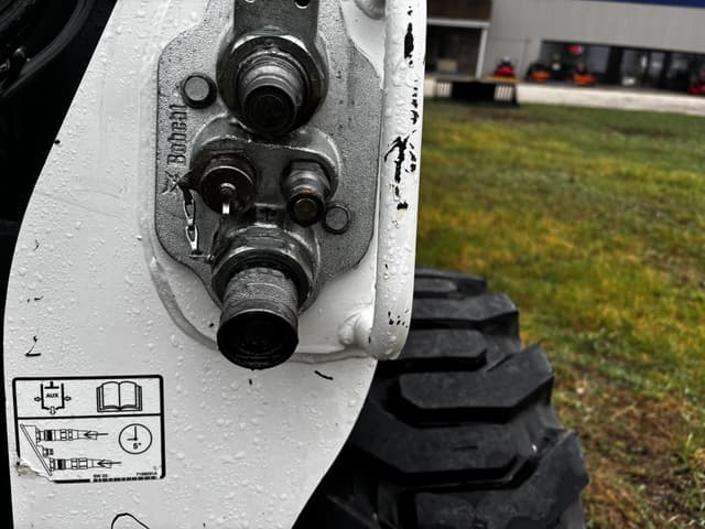 Image of Bobcat S650 equipment image 4