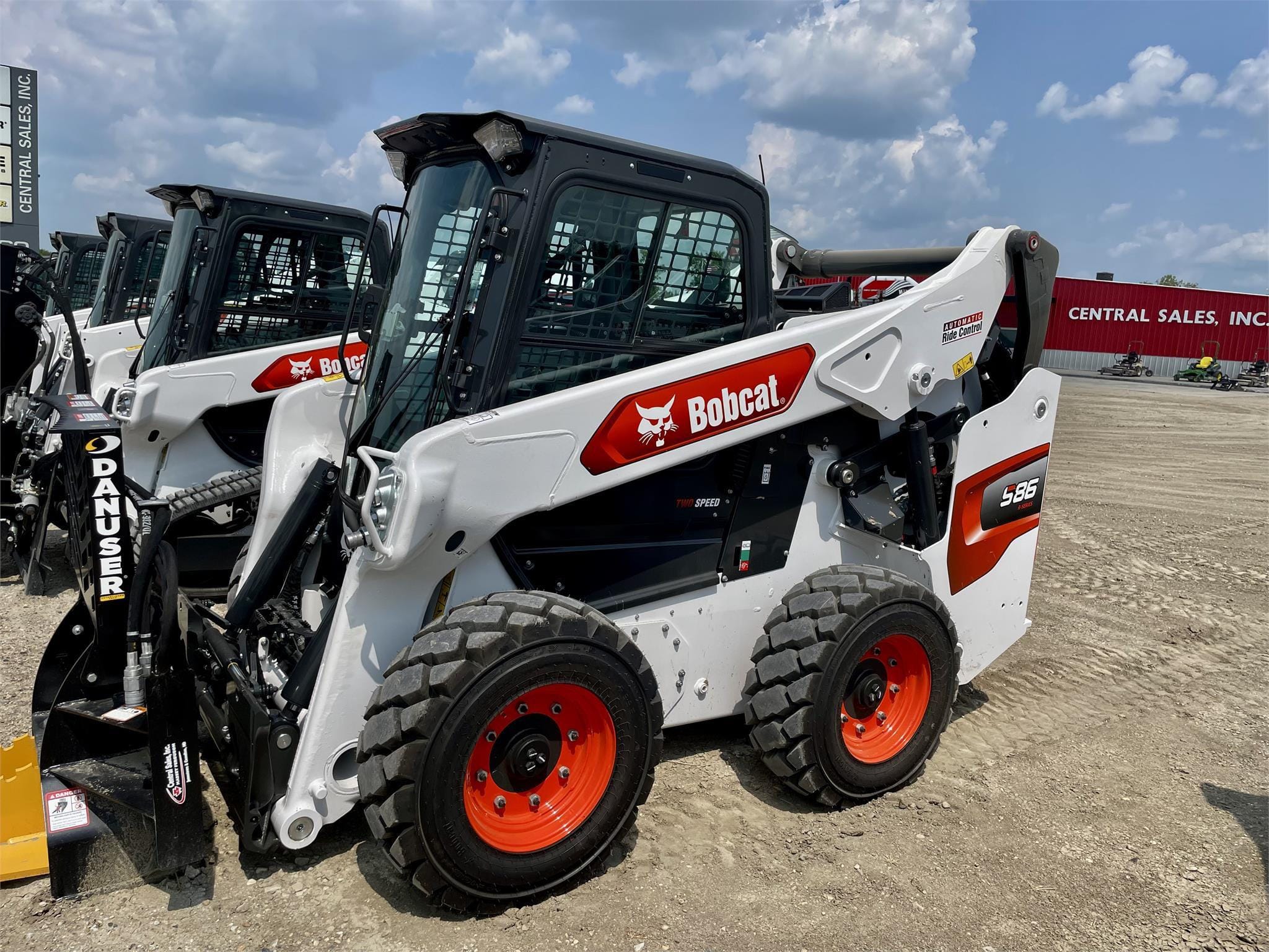 2024 Bobcat S86 Equipment Image0