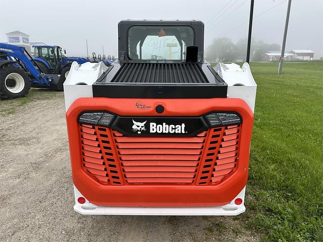 Image of Bobcat T62 equipment image 3