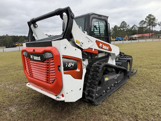 Image of Bobcat T64 equipment image 3