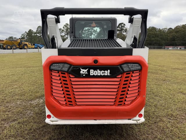 Image of Bobcat T64 equipment image 4