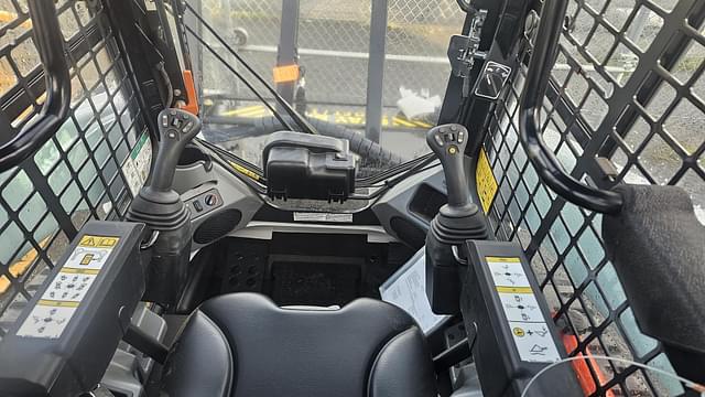 Image of Bobcat T650 equipment image 3