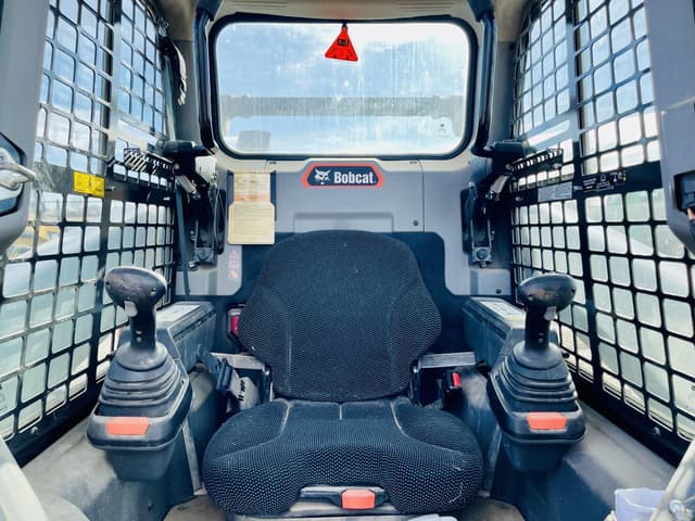 Image of Bobcat T66 equipment image 4