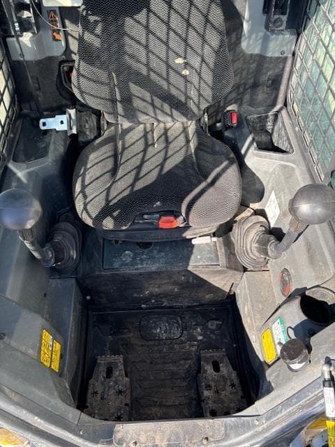 Image of Bobcat T66 equipment image 4