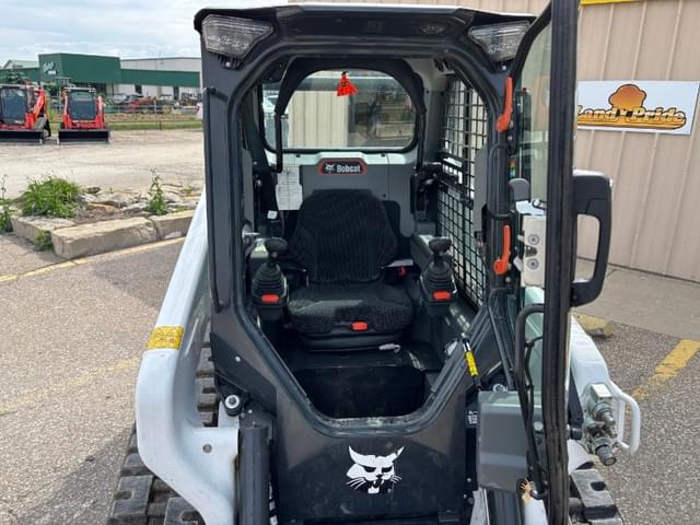 Image of Bobcat T66 equipment image 4