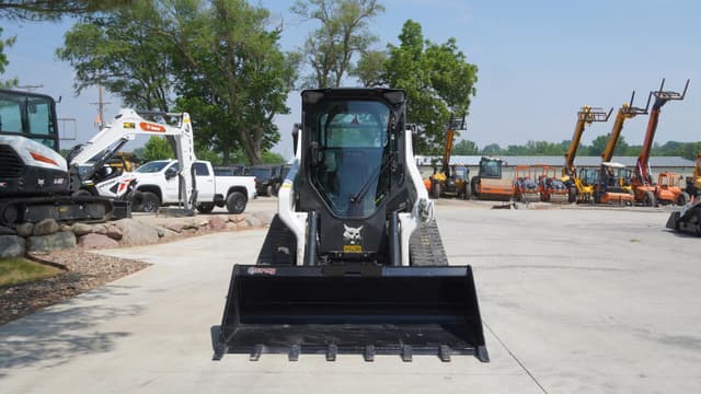 Image of Bobcat T66 equipment image 2