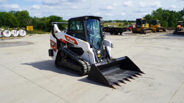 Image of Bobcat T66 equipment image 4