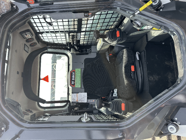 Image of Bobcat T66 equipment image 4