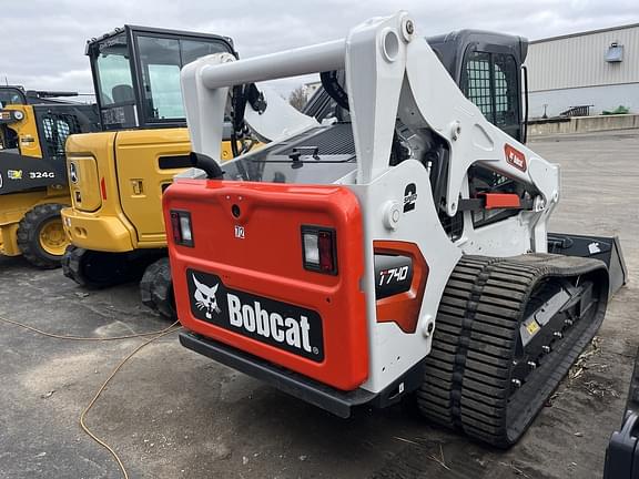 Image of Bobcat T740 equipment image 2