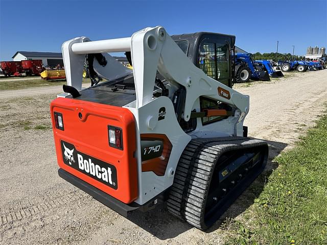 Image of Bobcat T740 equipment image 4