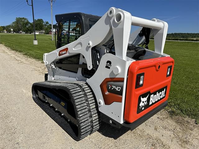 Image of Bobcat T740 equipment image 2