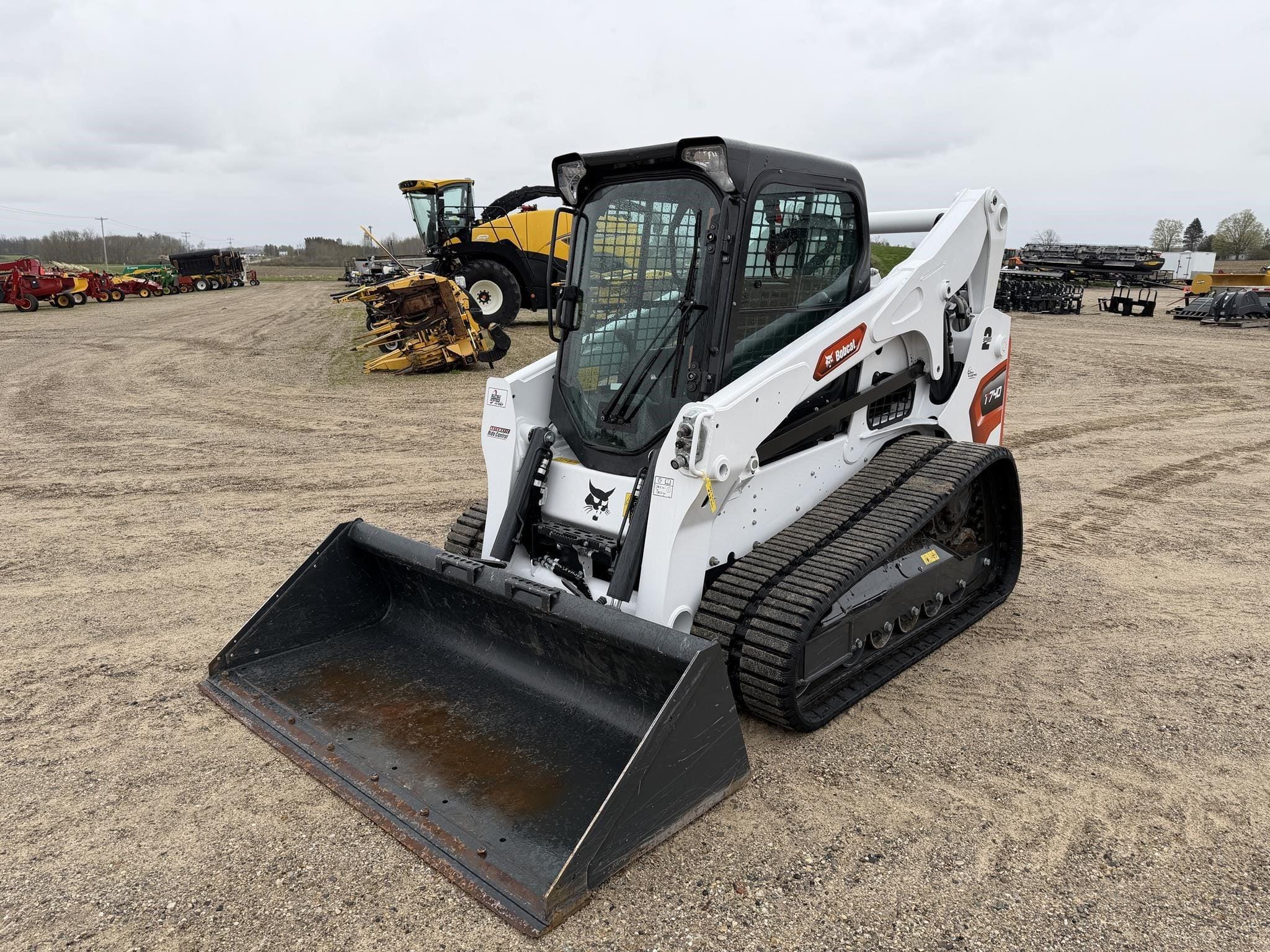 2024 Bobcat T740 Equipment Image0