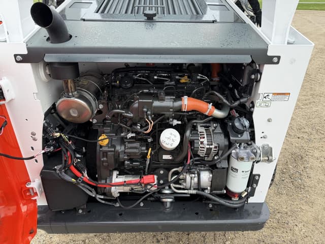 Image of Bobcat T740 equipment image 4